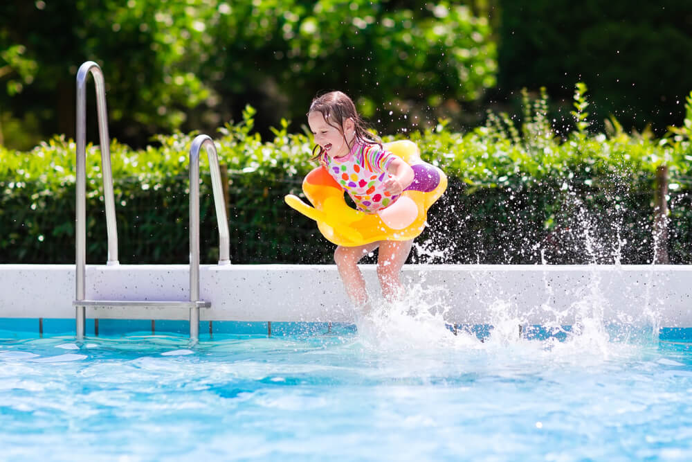 Como nadar na piscina e garantir a segurança de toda a família