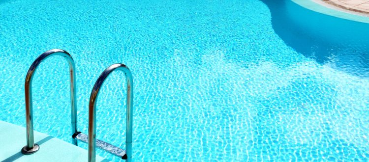 Entenda como fazer manutenção em piscinas de fibra